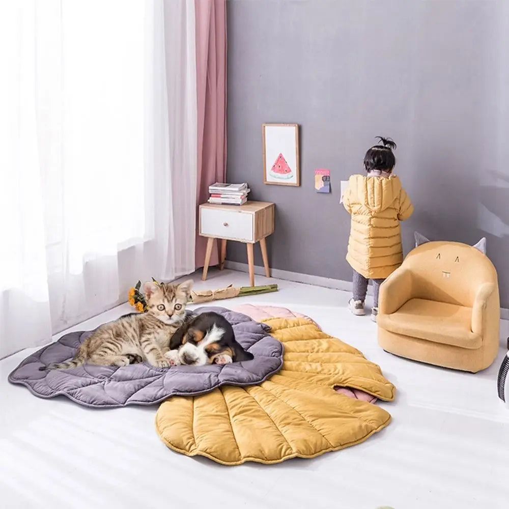 Leaf-Shaped Dog & Cat Cooling Mat – Breathable Summer Pad