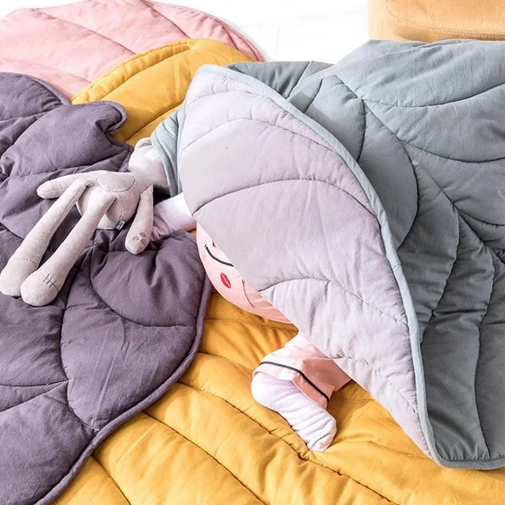 Leaf-Shaped Dog & Cat Cooling Mat – Breathable Summer Pad